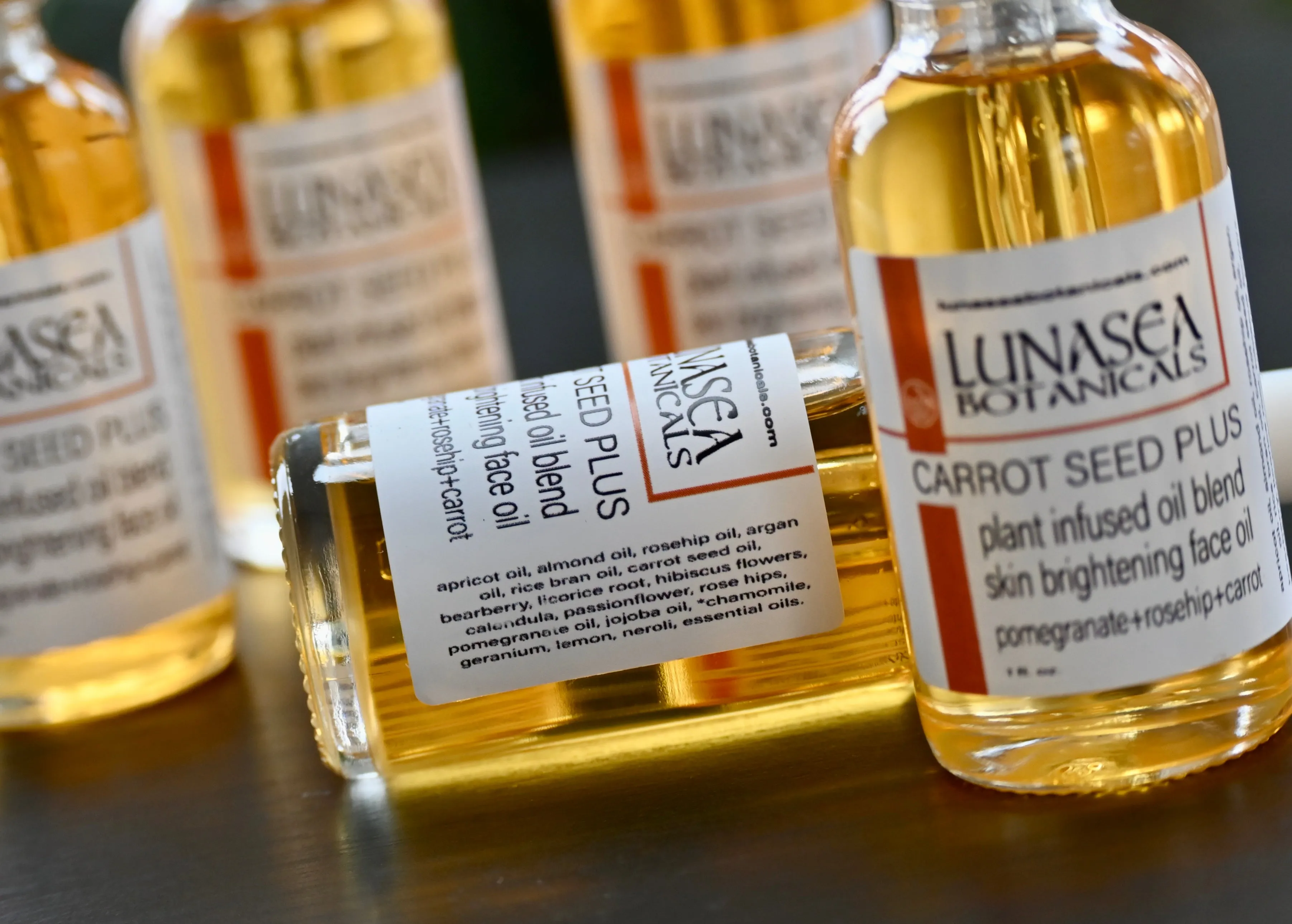 Carrot Seed Plus Brightening Face Oil