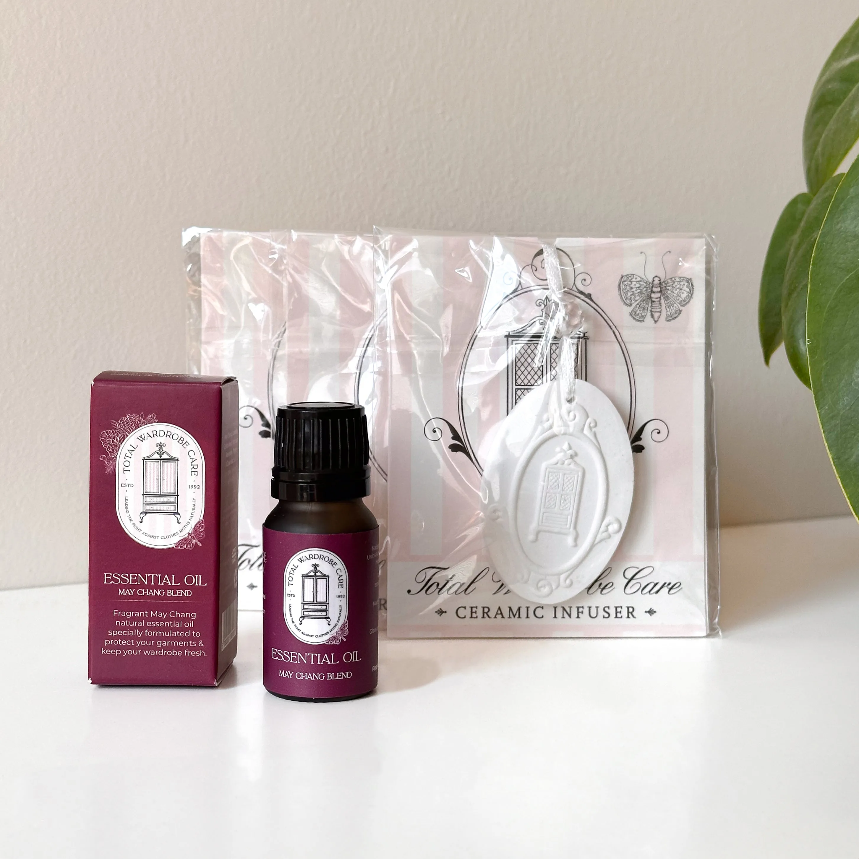 Ceramic Hanging Infuser & May Chang Essential Oil Gift Set