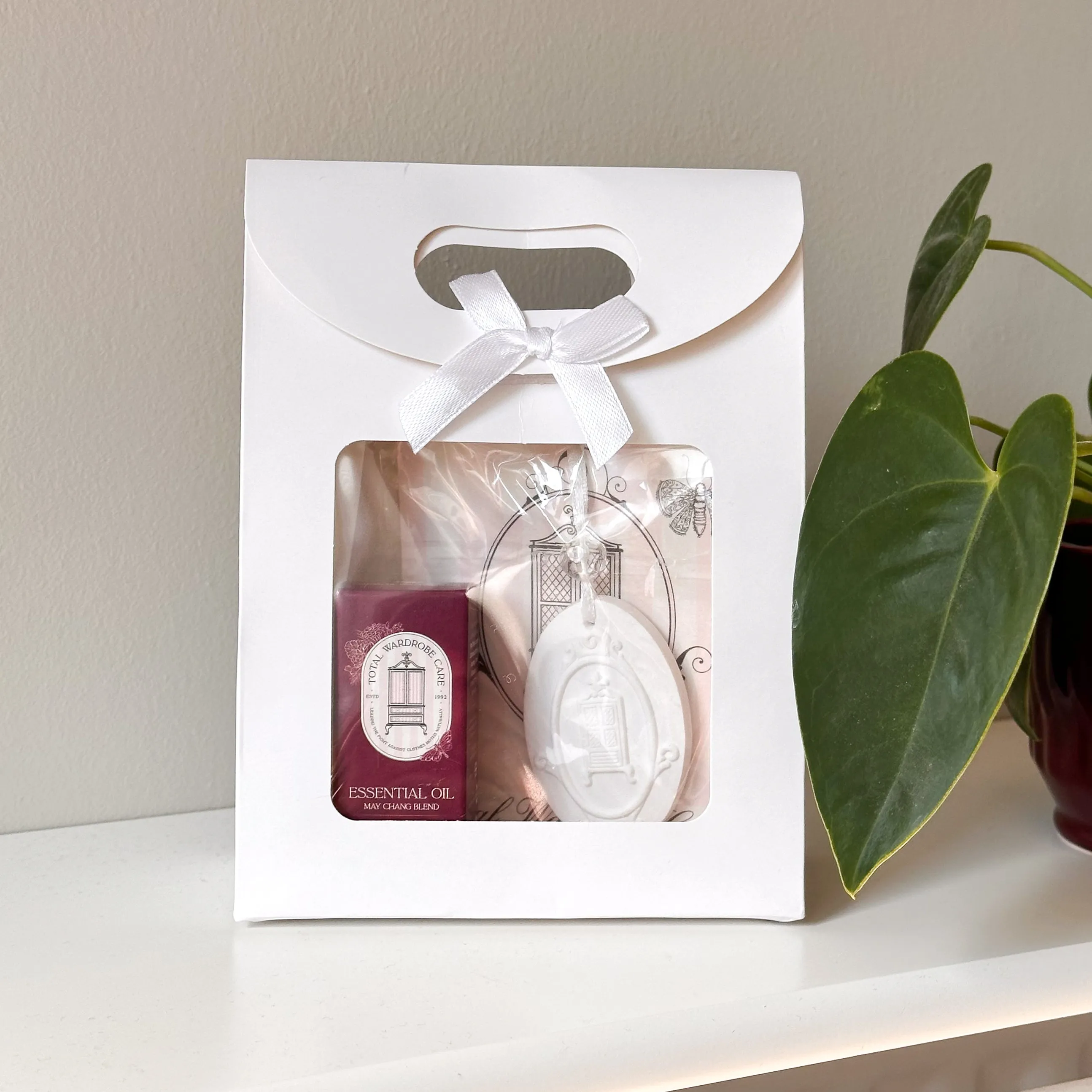 Ceramic Hanging Infuser & May Chang Essential Oil Gift Set
